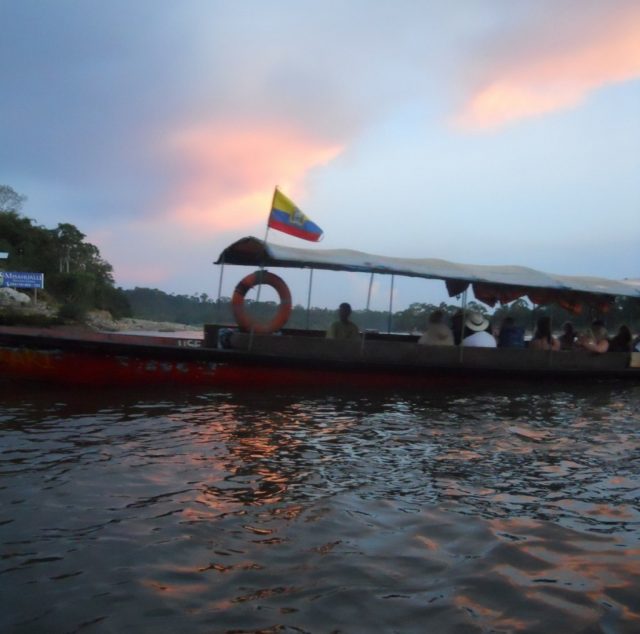 Kano på elva Napo i Ecuador