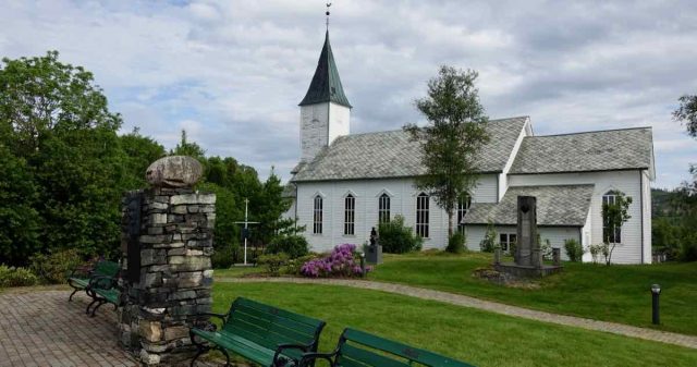 Lindås kirke i Alver