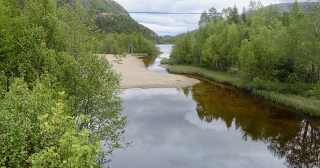 Elv og bro i Flatanger