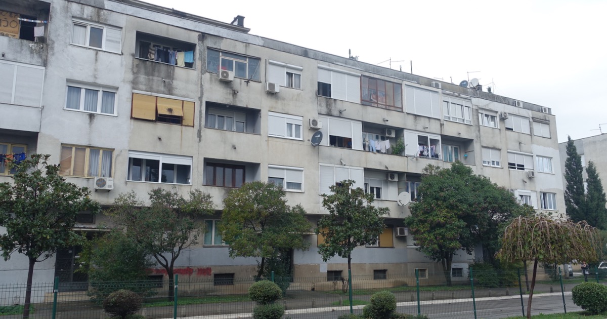 Boligblokkene i sentrum av Podgorica minner fortsatt om kommunisttiden. 