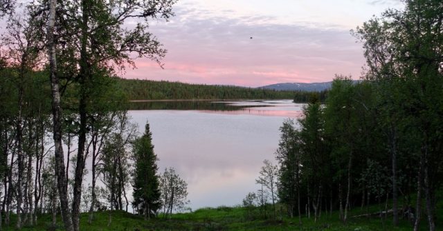 Sjø og himmel i Røyrvik