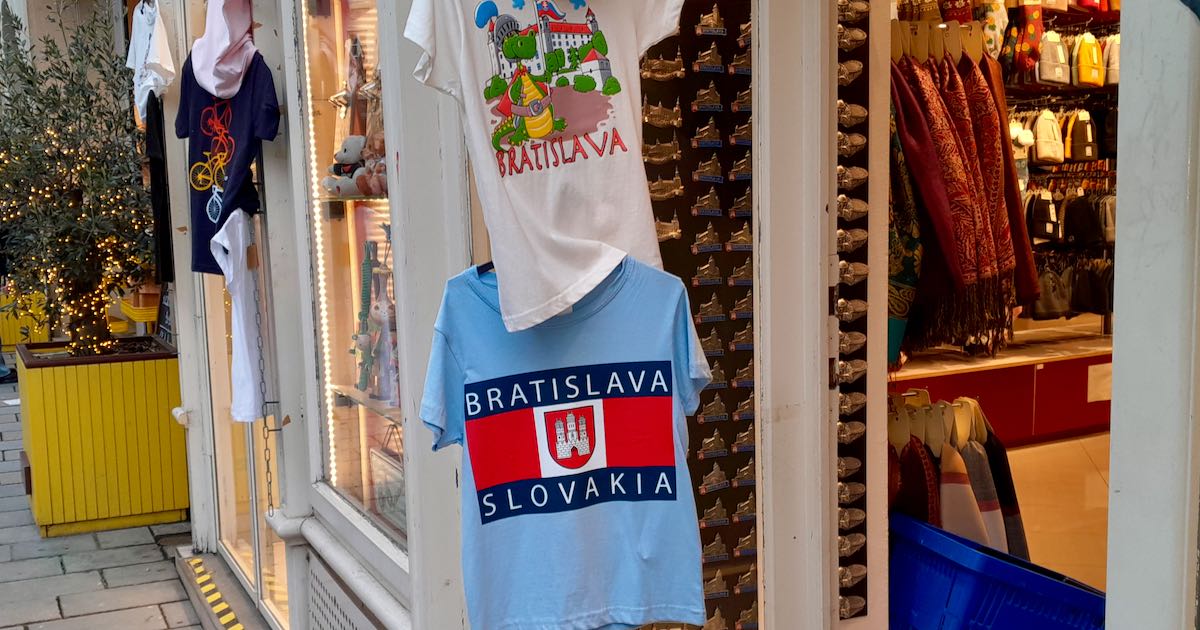 Tskjorter med teksten Bratislava