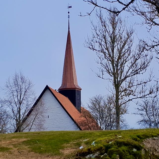 Skjeberg kirke besøkt tredje dag av Stolpejakten 2024